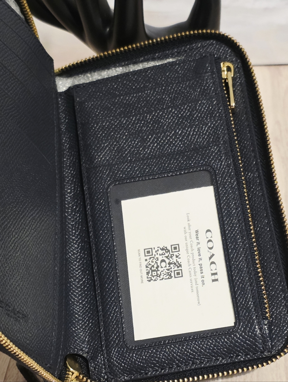 Coach C4533 Medium ID Zip Wallet Motif Night Desert Postcard in Midnight Gold - Picture 15 of 16